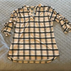 EUC Lildy 3/4 split sleeve V-neck Tunic